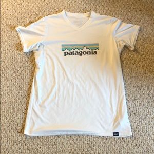 Women’s Patagonia capilene daily t shirt.